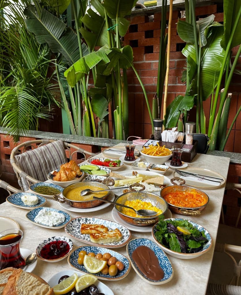 The Hama Garden geleneksel serpme kahvaltı tabağı